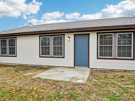 4th image of 832 Cross Timbers Dr