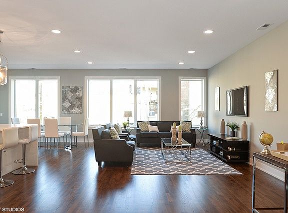 2nd image of 3914 N Damen Ave #304