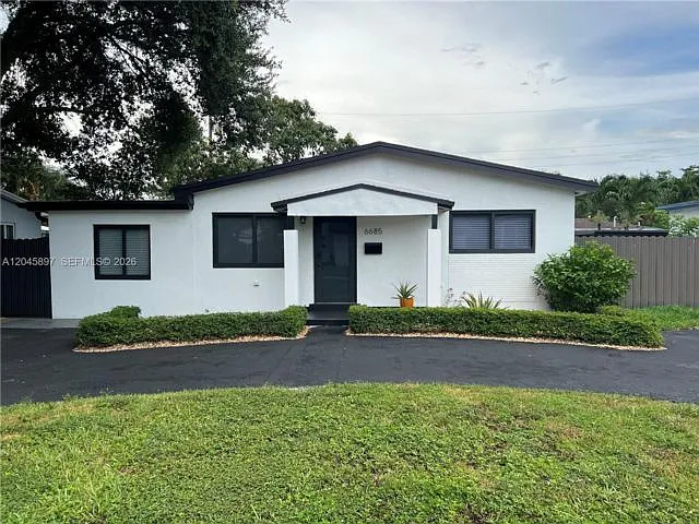 6685 NW 38th Ter