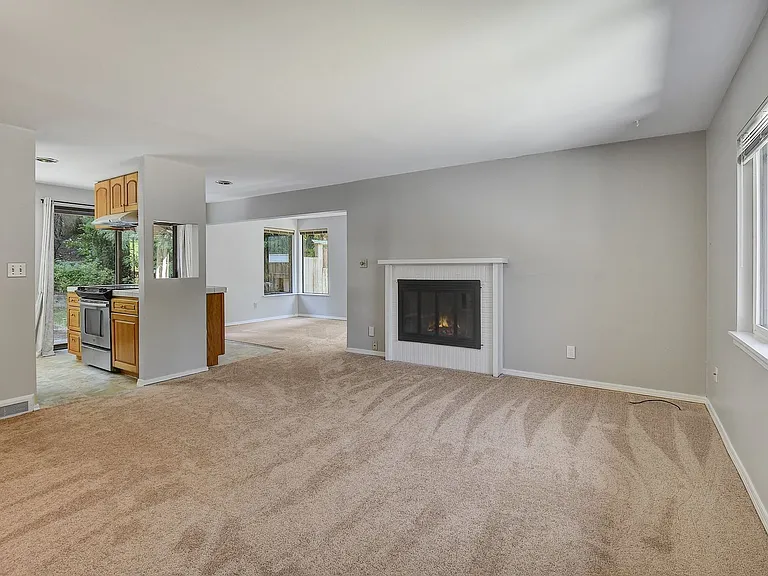 10035 NE 28th Pl — Photo 2