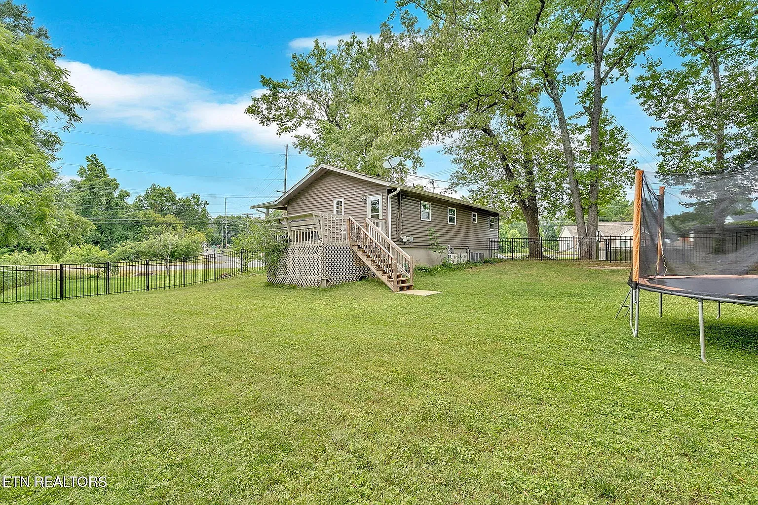 4 bed, 2112 sqft, $2,800 — Photo 3
