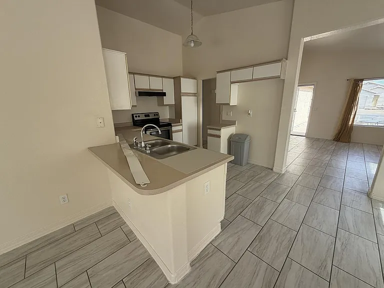 8563 W Mission Ln — Photo 12