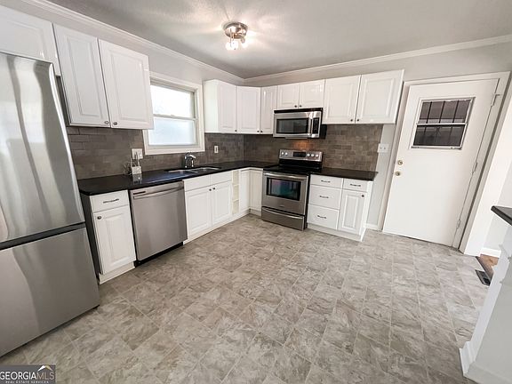 2nd image of 2855 Jerome Rd