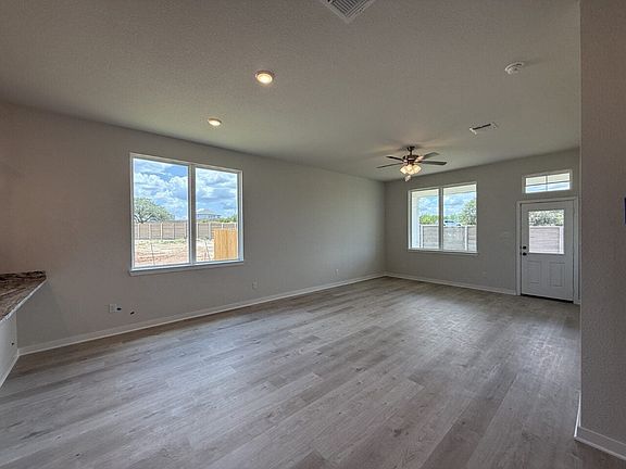 4th image of 302 Roy Dr
