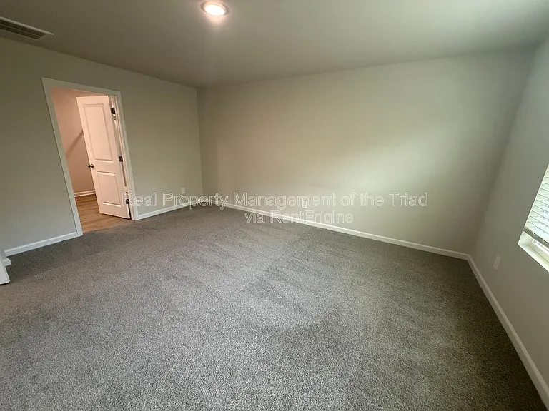 2215 Cherry Creek Rd — Photo 16