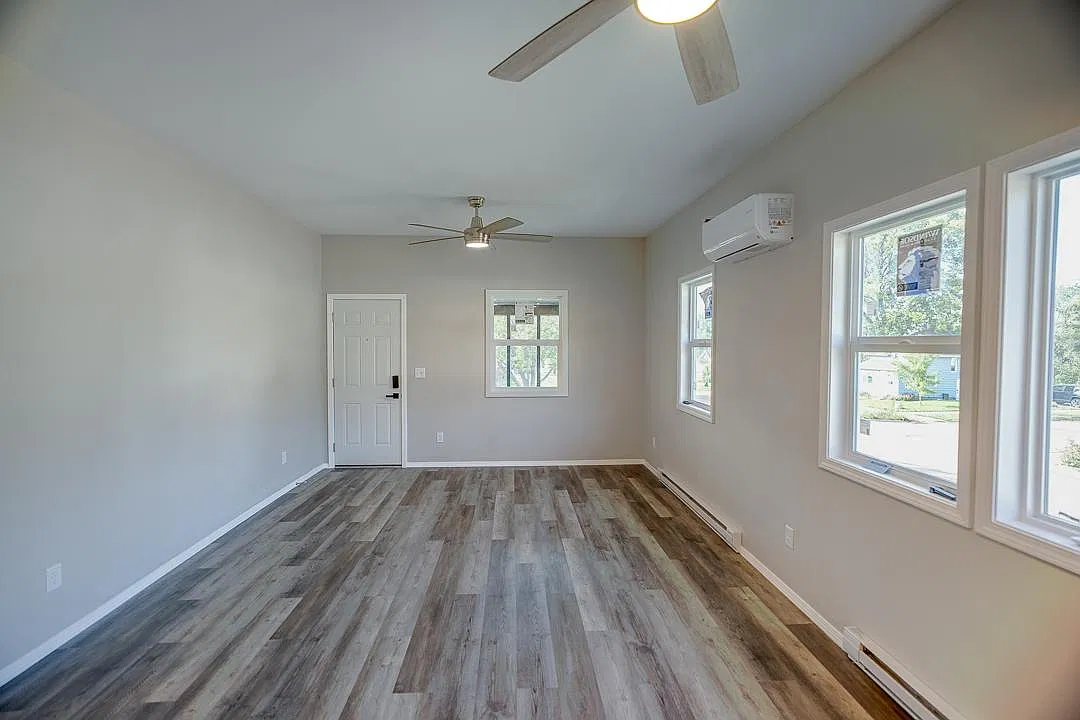 230 N Covell Ave - Upper Unit — Photo 1