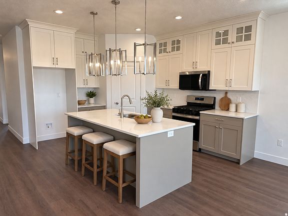 3rd image of 143 N 1275 W #113