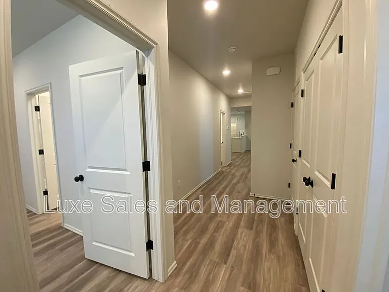 8000 NW 110th Dr — Photo 20