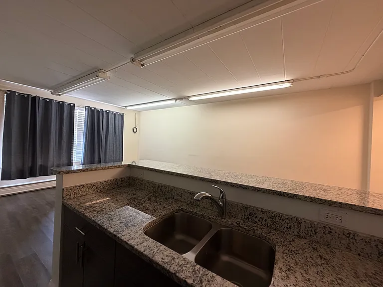 3956 N Oconto Ave — Photo 5