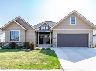 5525 Elm Twig Dr, Grand Forks, ND 58201