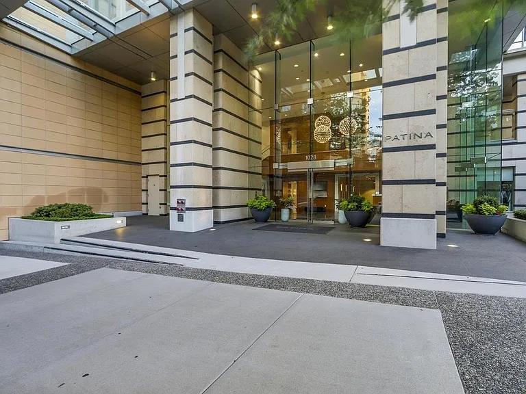 1028 W Barclay St #2201 — Photo 10