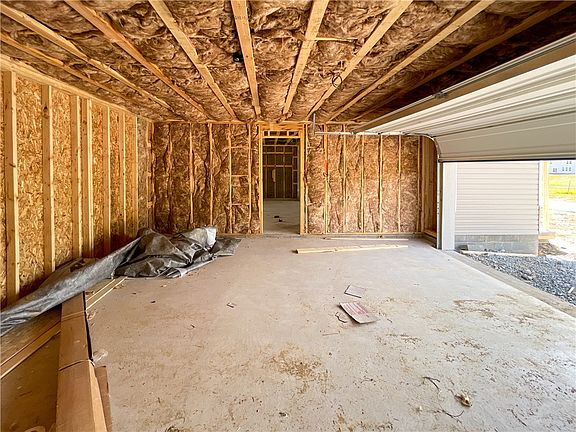 4th image of 379 Dana Dr