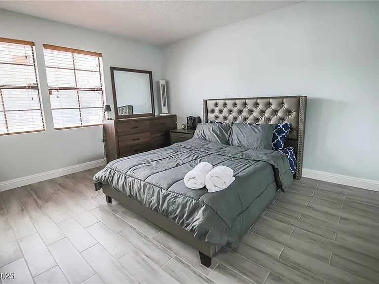 7399 Topeka Dr — Photo 16