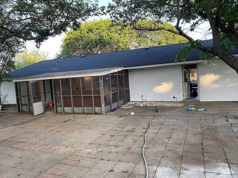 2nd image of 1118 Davis St