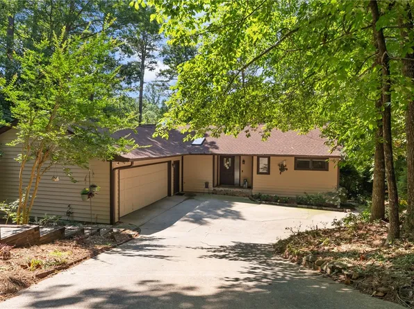 210 Long Reach Dr, Salem, SC 29676