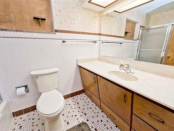 5th image of 218 Belmar Ave