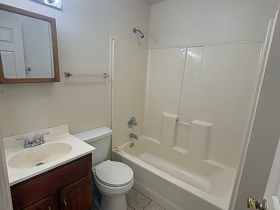 5th image of 305 Clearwater Way