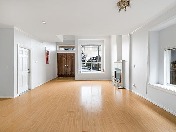 3rd image of 5898 Rumble St