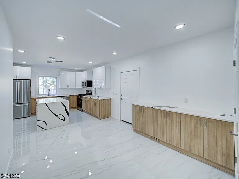 217 Heywood Ave — Photo 7