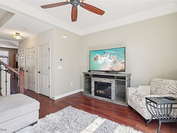 4th image of 14 Grandview Dr