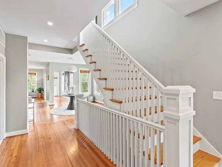 5213 Cathedral Ave NW — Photo 14