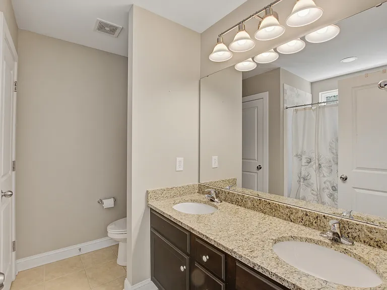 21 Oak Forest Dr #B — Photo 9