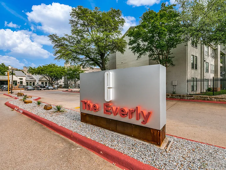 The Everly — Photo 28