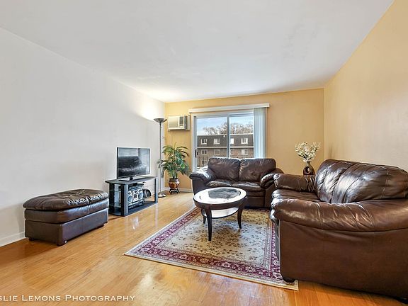 3rd image of 973 Crimson Ct APT 201