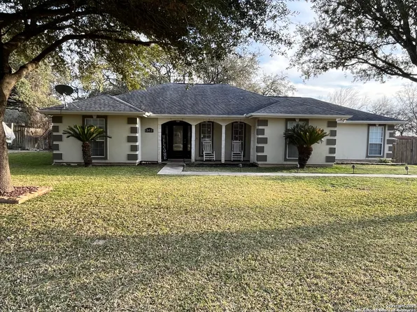 343 SOLLOCK DR, Devine, TX 78016