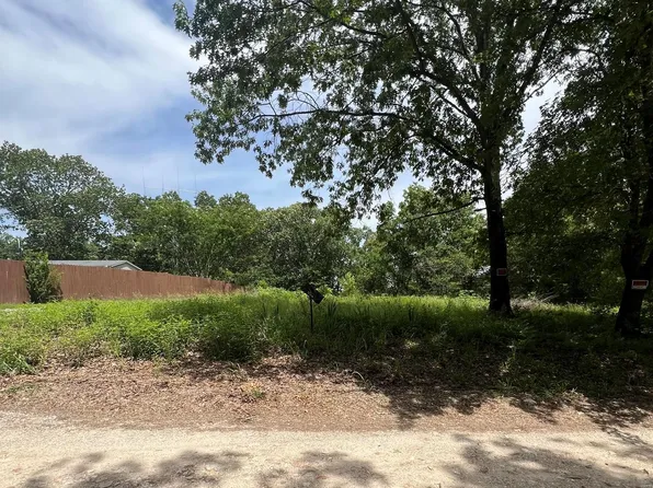 4 High Hill Ln #A, Festus, MO 63028