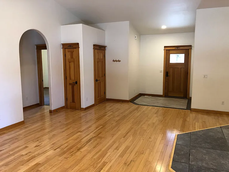 2410 NW 21st St — Photo 3