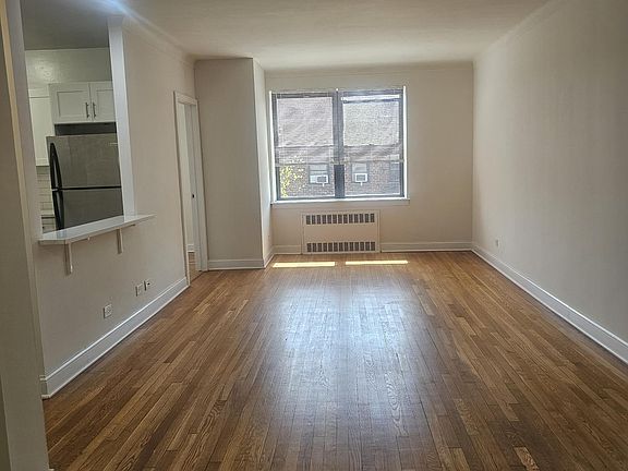 3rd image of 141-30 Pershing Cres #4N