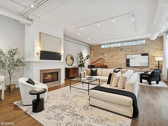 3rd image of 1158 W Armitage Ave APT 202