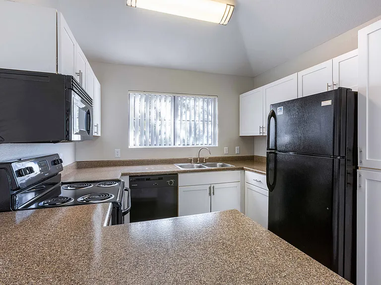 CentrePoint Apartment Homes — Photo 10