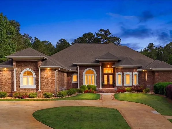 304 Deer Creek Dr, Forsyth, GA 31029