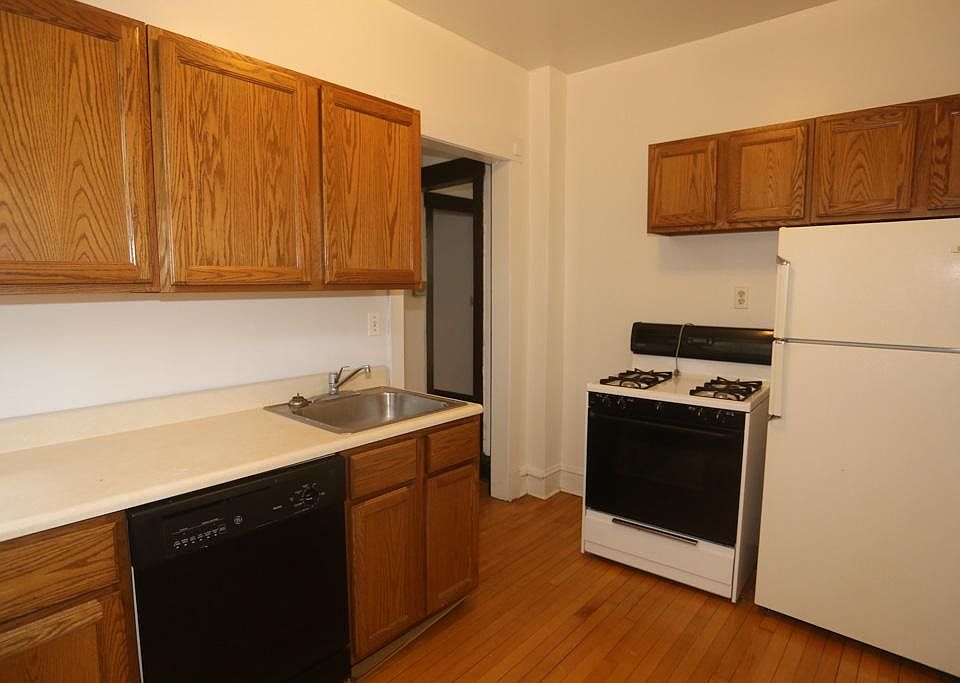 1st image of 3501 N Greenview Ave #K300