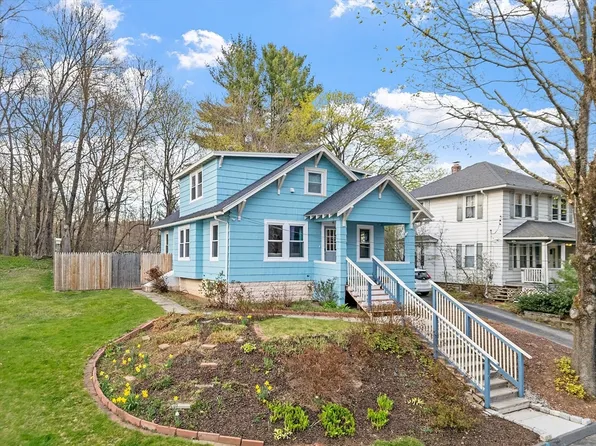 6 Briarcliff St, Worcester, MA 01602