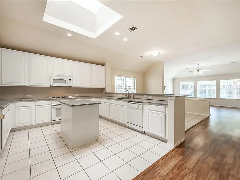 2424 Brycewood Ln — Photo 12