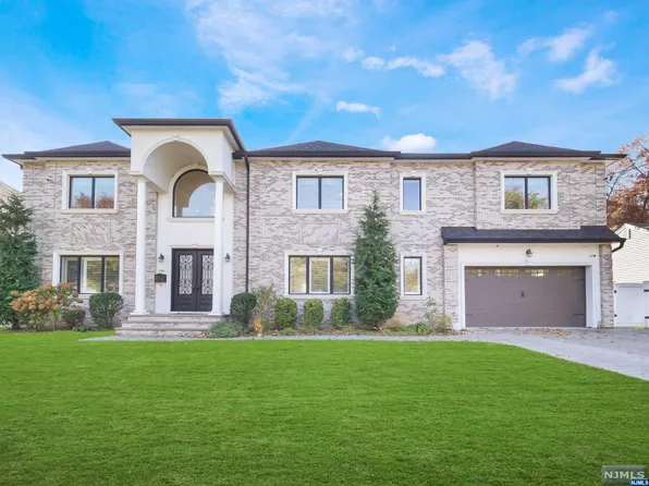 739 Galda Rd, Paramus, NJ 07652