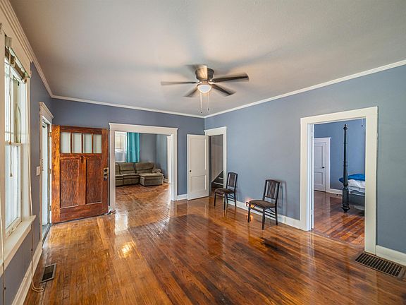 5th image of 803 Walnut St