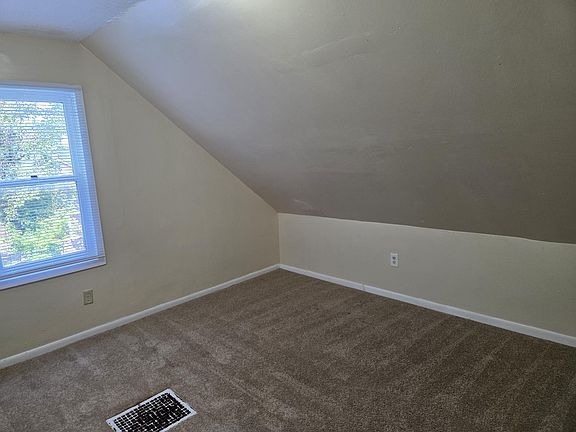 5th image of 1347 Thomas Ave N
