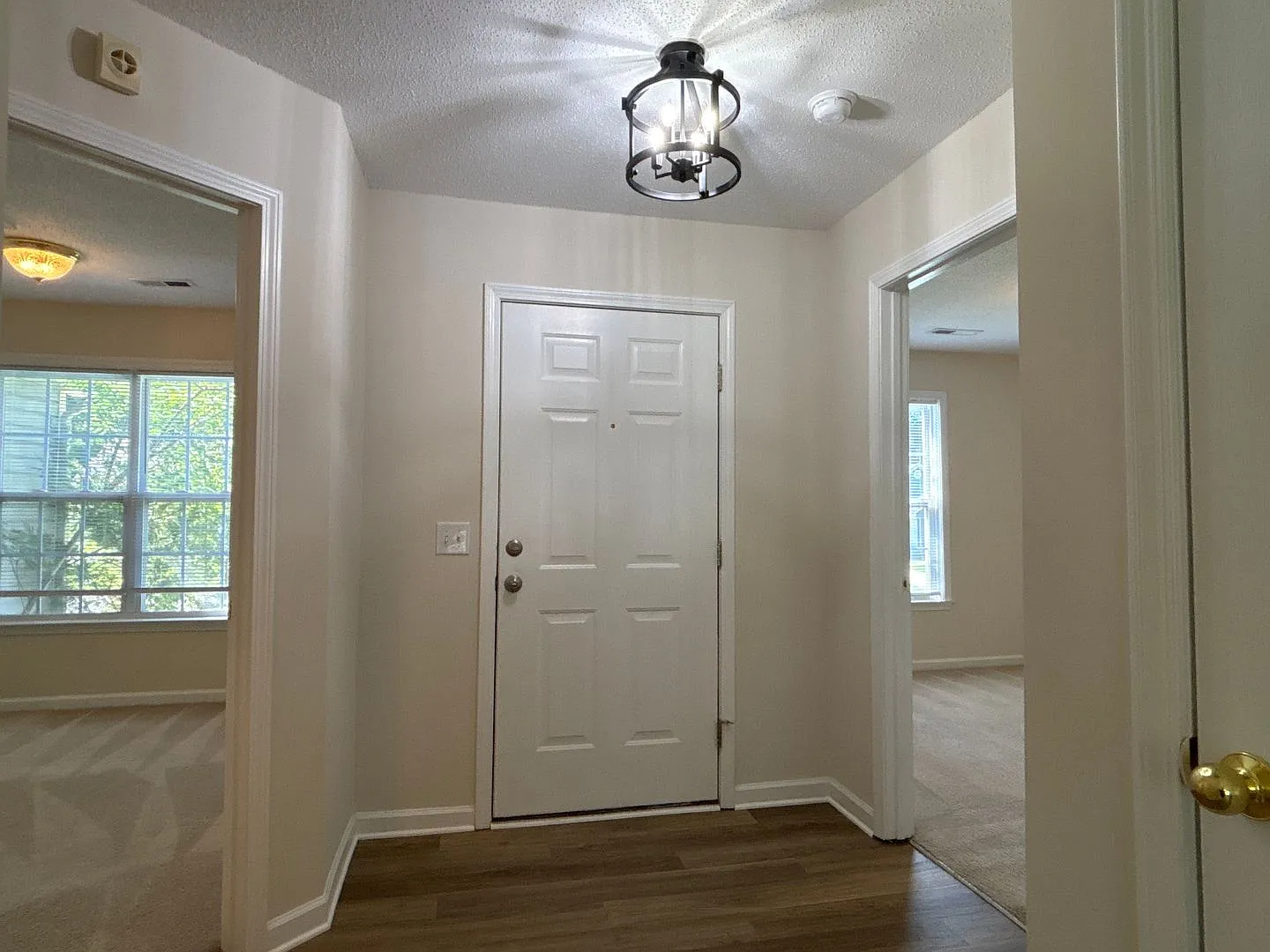 Spacious 3 bedroom home in northern Greensboro — Photo 2