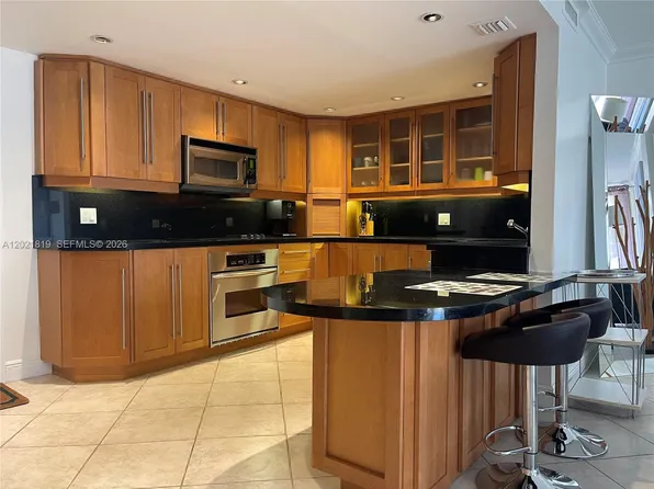 199 Ocean Lane Dr APT 413, Key Biscayne, FL 33149
