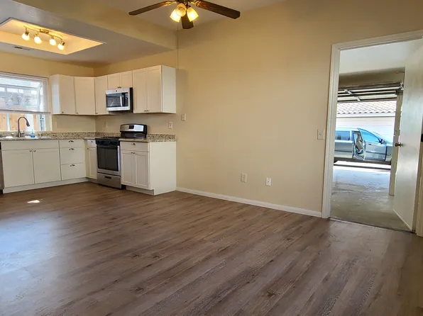 1388 Palomar Pl, Vista, CA 92084