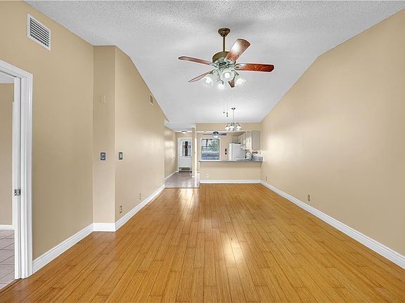 5th image of 1023 Banks Road #201