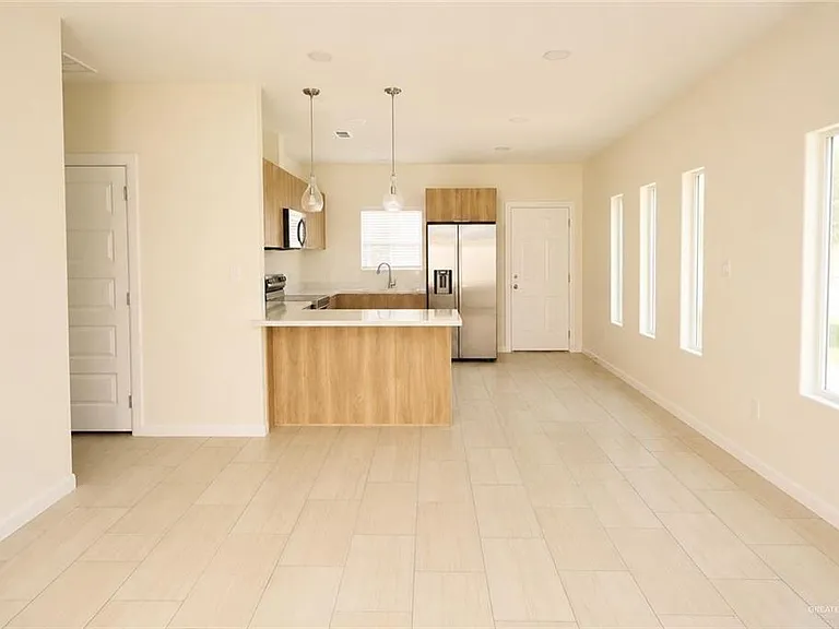 2904 E Israel Ave #C — Photo 3