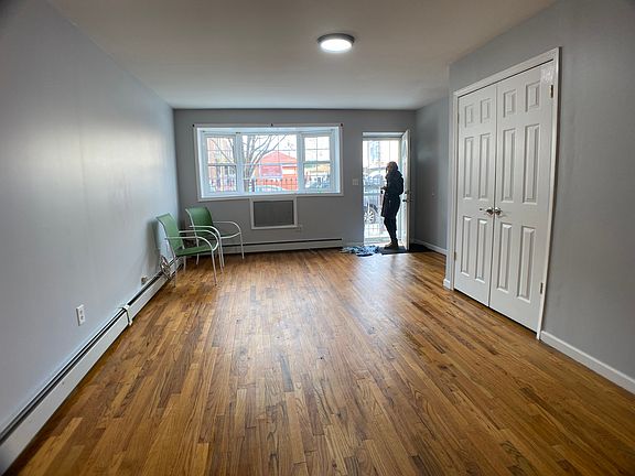 4th image of 420 Midwood St #1