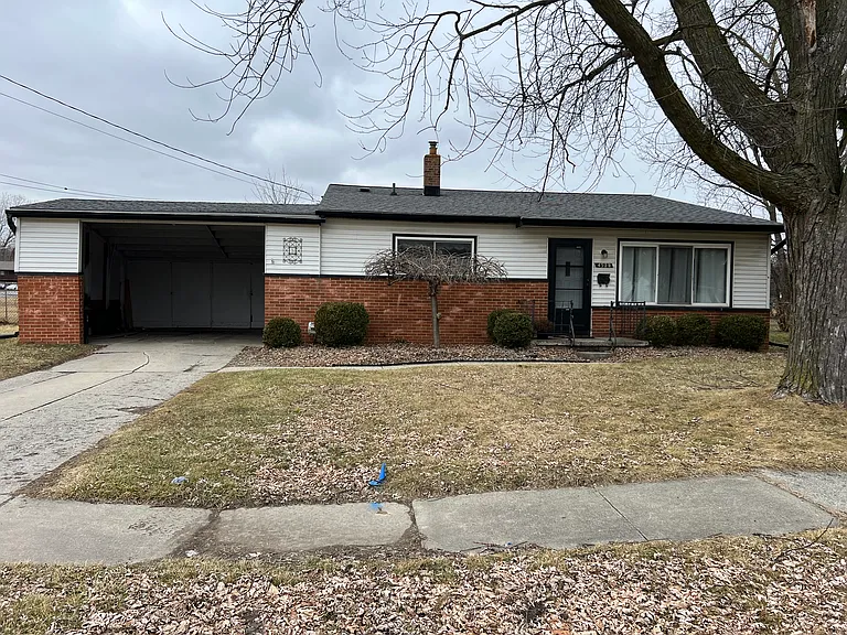 Lorraine Ave — Photo 1