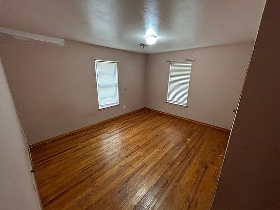 5th image of 705 Carver St