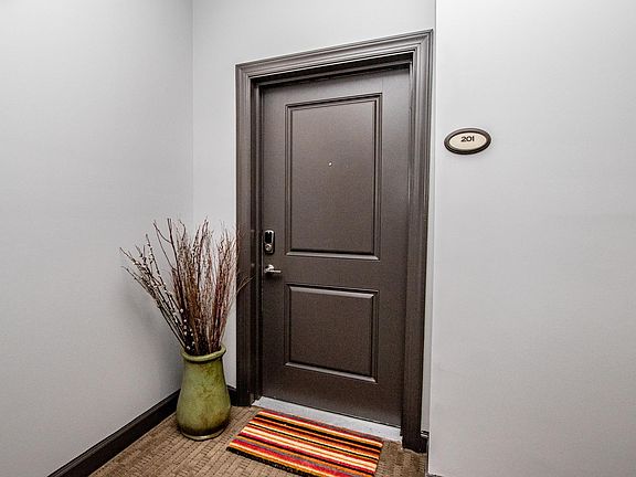 3rd image of 1829 Kenilworth Ave Unit 201B